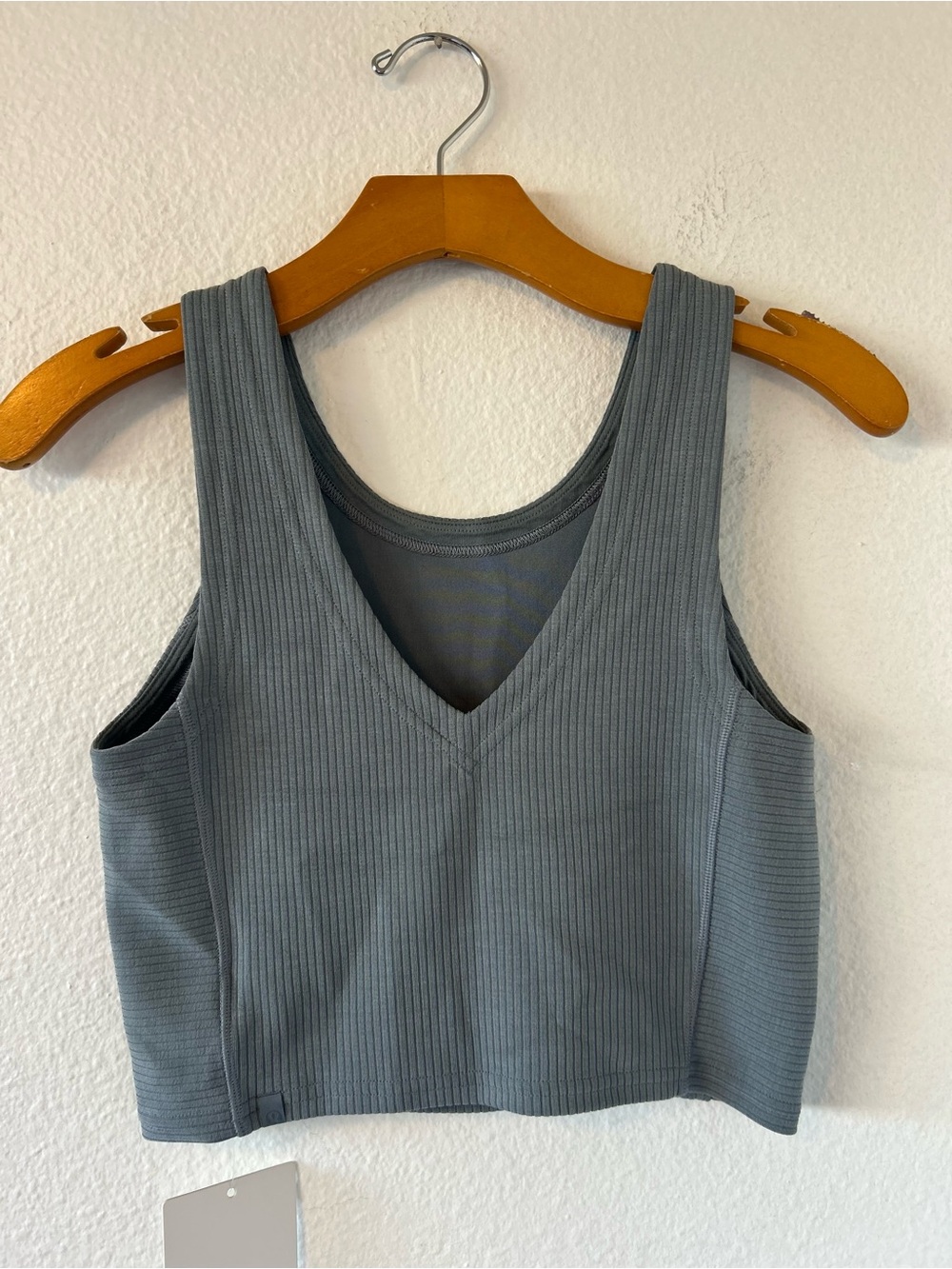 LuLuLemon Ribbed Softstreme Cropped Tank Size 4 - Picture 4 of 6